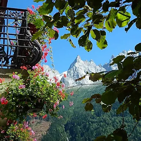 Du Clocher Hotel